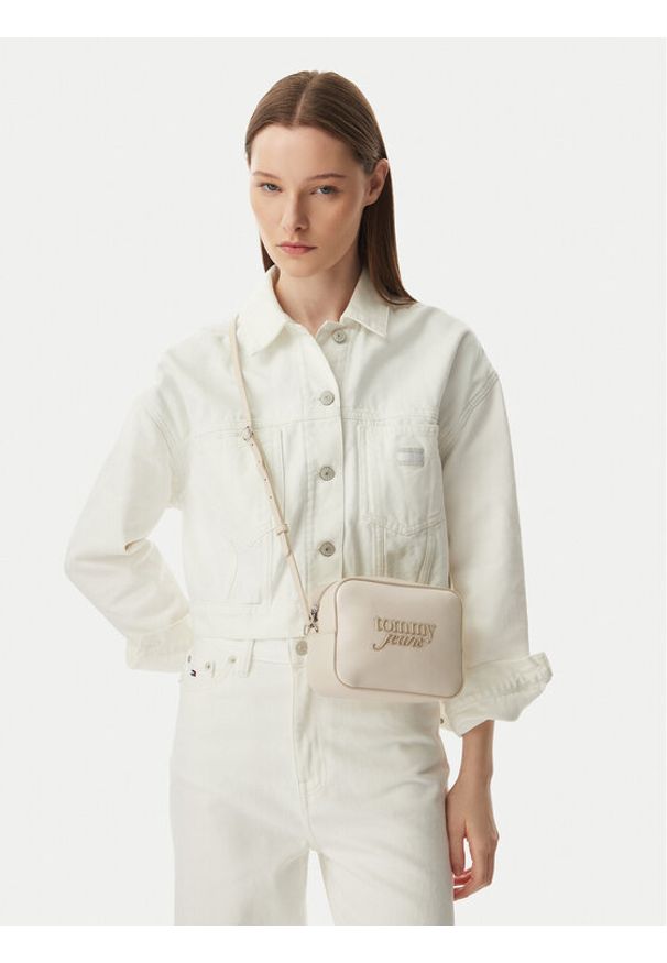 Tommy Jeans Torebka Tjw Must Camera Bag AW0AW18451 Kremowy. Kolor: kremowy. Materiał: skórzane