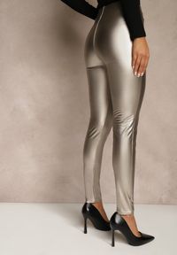 Renee - Szampańskie Legginsy High Waist z Imitacji Skóry z Gumką w Pasie Ozdobione Guzikami Sinairis. Okazja: na spotkanie biznesowe. Stan: podwyższony. Kolor: złoty. Materiał: skóra. Wzór: aplikacja. Styl: biznesowy, klasyczny, rockowy #5