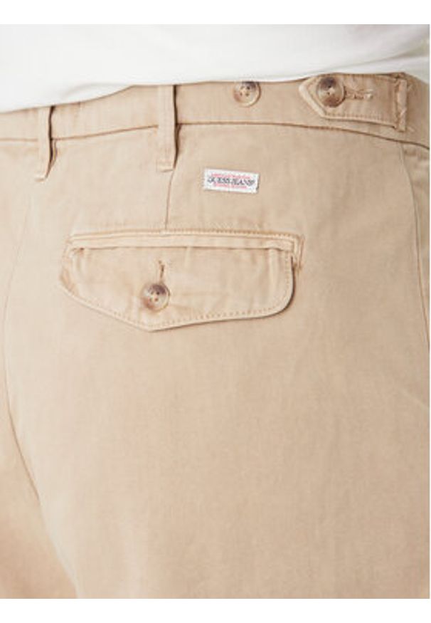 Guess Jeans Szorty materiałowe M6GD40 WGCV1 Beżowy Regular Fit. Kolor: beżowy. Materiał: bawełna