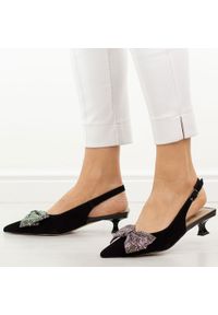 Czarne skórzane sandały damskie DiA 3130. Okazja: na wesele, na ślub cywilny. Kolor: czarny. Materiał: skóra, zamsz. Wzór: aplikacja. Sezon: wiosna, lato. Obcas: na obcasie. Styl: klasyczny, elegancki. Wysokość obcasa: średni #1