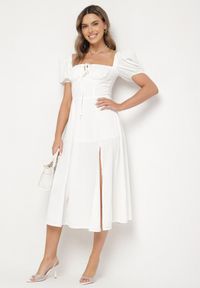 Born2be - Biała Sukienka w Rustykalnym Stylu z Wiązaniem przy Dekolcie i Rozcięciem Idanillea. Okazja: na spacer, na co dzień. Typ kołnierza: dekolt kwadratowy. Kolor: biały. Typ sukienki: rozkloszowane. Styl: casual #4