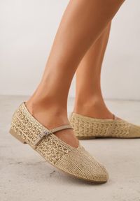 Renee - Beżowe Balerinki Mary Jane VICES z Plecionki z Cholewką z Wycięciem V Corramora. Okazja: na co dzień. Zapięcie: pasek. Kolor: beżowy. Szerokość cholewki: normalna. Wzór: haft. Styl: boho, casual #1