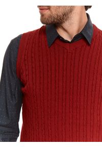 TOP SECRET - Kamizelka swetrowa z przeplotami. Typ kołnierza: dekolt w serek. Kolor: czerwony. Materiał: tkanina, bawełna. Długość rękawa: bez rękawów. Sezon: zima, jesień #2