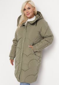 Born2be - Zielona Pikowana Kurtka z Kapturem Fariana. Typ kołnierza: kaptur. Kolor: zielony #1
