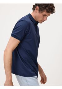 Reserved - Koszulka polo regular z domieszką jedwabiu - granatowy. Typ kołnierza: polo. Kolor: niebieski. Materiał: jedwab #1