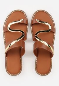 Born2be - Jasnobrązowe Klapki Japonki z Paskiem na Palec i Metaliczną Ozdobą Qhesith. Okazja: na co dzień. Kolor: brązowy. Materiał: jeans, len. Wzór: aplikacja. Sezon: lato. Styl: casual, elegancki #8