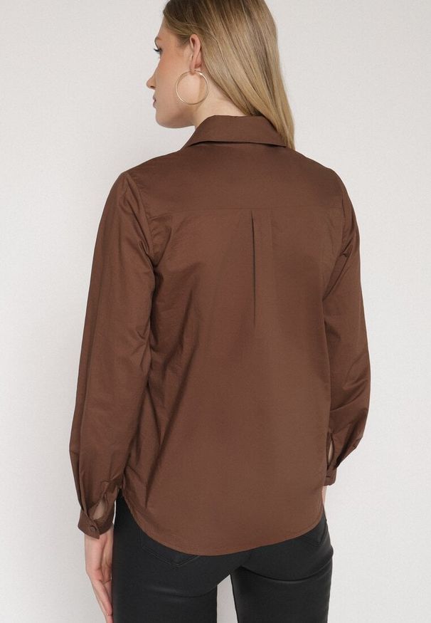 Born2be - Brązowa Bawełniana Koszula o Klasycznym Kroju Liadovia. Okazja: na co dzień. Typ kołnierza: kołnierzyk klasyczny. Kolor: brązowy. Materiał: bawełna. Styl: klasyczny