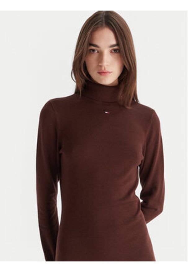 Tommy Jeans Sukienka dzianinowa Ess DW0DW21958 Brązowy Slim Fit. Kolor: brązowy. Materiał: bawełna