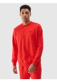 4f - 4F Bluza dresowa nierozpinana bez kaptura męska - czerwona S. Okazja: na co dzień. Typ kołnierza: bez kaptura. Kolor: czerwony. Materiał: dresówka. Wzór: gładki, ze splotem. Styl: klasyczny, casual, sportowy #1