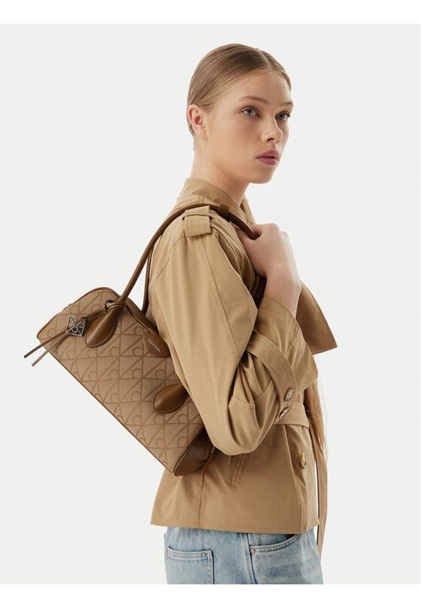 Calvin Klein Torebka Emblem Trio Jacquard LV04F3744G Brązowy. Kolor: brązowy