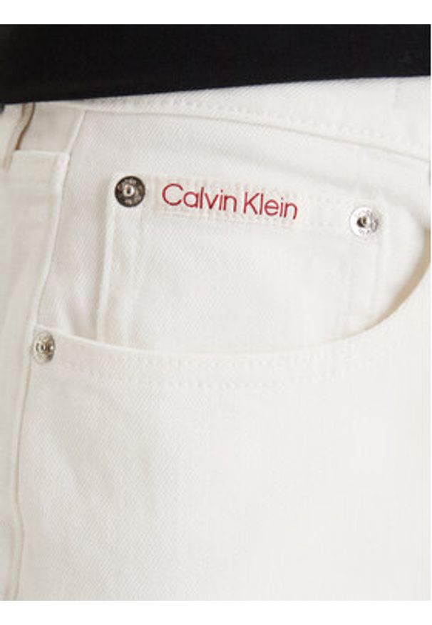 Calvin Klein Jeans Jeansy LV047F703G Biały Mom Fit. Kolor: biały