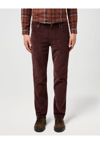 Wrangler - MESKIE SPODNIE SZTRUKSOWE WRANGLER GREENSBORO MAHOGANY 112370724. Materiał: sztruks #1