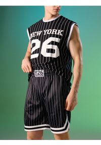 Sinsay - Szorty comfort w paski - czarny. Kolor: czarny. Wzór: paski #1