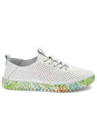Białe Półbuty Artiker Wygodne Sneakersy Damskie. Kolor: biały. Materiał: skóra. Szerokość cholewki: normalna. Wzór: nadruk #5