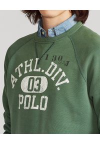 Ralph Lauren - RALPH LAUREN - Zielona bluza z nadrukiem. Okazja: na co dzień. Typ kołnierza: polo, bez kaptura. Kolor: zielony. Materiał: bawełna. Długość rękawa: długi rękaw. Długość: długie. Wzór: nadruk. Styl: casual, sportowy #2