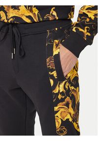 Versace Jeans Couture Spodnie dresowe 79GAA3C0 FS201 Czarny Regular Fit. Kolor: czarny. Materiał: bawełna #4