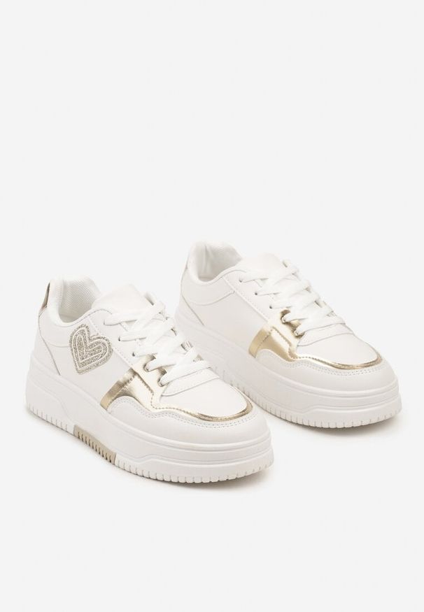 Renee - Białe Sneakersy z Brokatową Naszywką w Kształcie Serca Avioneria. Nosek buta: okrągły. Zapięcie: sznurówki. Kolor: biały. Materiał: materiał. Wzór: aplikacja. Obcas: na obcasie. Wysokość obcasa: niski