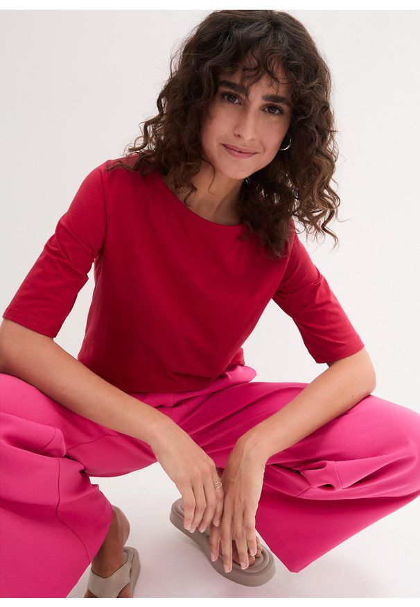 bonprix - T-shirt z dekoltem w łódkę. Kolor: czerwony. Materiał: bawełna. Długość rękawa: krótki rękaw. Długość: krótkie. Wzór: gładki. Styl: sportowy