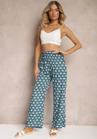 Renee - Niebieskie Szerokie Spodnie z Gumką w Talii z Wiskozy w Mozaikowy Print Wavelette. Okazja: na co dzień. Stan: podwyższony. Kolor: niebieski. Materiał: wiskoza. Wzór: nadruk. Styl: casual, elegancki