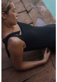 MUUV Strój kąpielowy Classic Openback kolor czarny miękka miseczka. Kolor: czarny. Materiał: dzianina #2