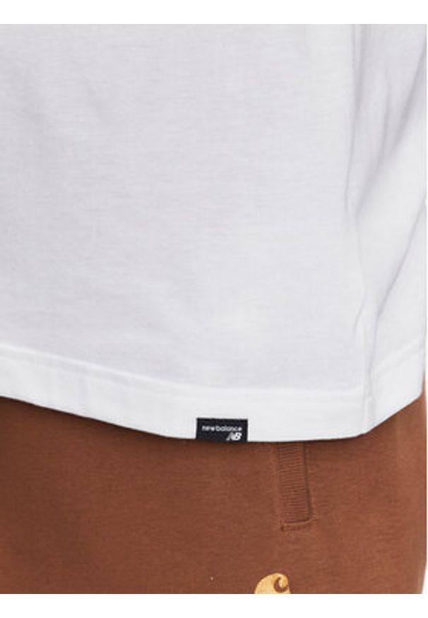 New Balance T-Shirt Sport Seasonal Graphic MT31904 Biały Relaxed Fit. Kolor: biały. Materiał: syntetyk, bawełna. Styl: sportowy