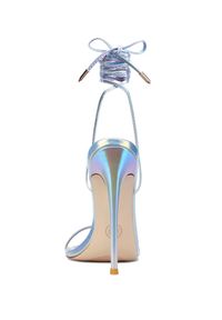 FEMME Los Angeles - FEMME LOS ANGELES - Opalizujące sandały na szpilce Luce Minimale Plata. Zapięcie: pasek. Kolor: niebieski. Obcas: na szpilce. Wysokość obcasa: średni #6