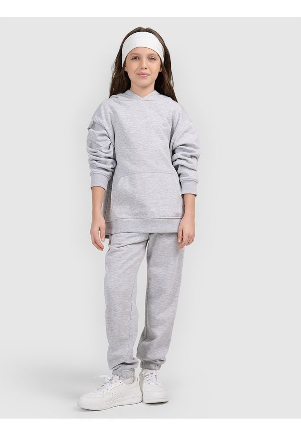 4f - 4F Bluza dresowa nierozpinana z kapturem dziewczęca - szara 128 (7-8 lat). Okazja: na co dzień. Typ kołnierza: kaptur. Kolor: szary. Materiał: dresówka. Wzór: gładki, ze splotem. Sezon: lato. Styl: casual, sportowy