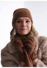 Ochnik - Karmelowa klasyczna czapka damska. Kolor: brązowy. Materiał: kaszmir. Styl: klasyczny #1