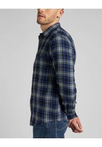 Lee - LEE CLEAN WESTERN MĘSKA KOSZULA W KRATĘ ANTHEM BLUE L66RDH21 112322655. Okazja: na co dzień. Materiał: bawełna, skóra, jeans. Długość rękawa: bez rękawów. Długość: krótkie. Sezon: zima, lato. Styl: casual, elegancki, klasyczny #4