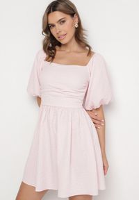 Born2be - Różowa Sukienka Rozkloszowana z Bufiastymi Rękawami i Kwadratowym Dekoltem Galzemis. Okazja: na co dzień. Typ kołnierza: dekolt kwadratowy. Kolor: różowy. Styl: casual, elegancki, klasyczny #7