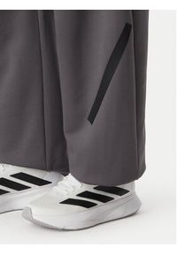 Adidas - adidas Spodnie dresowe Z.N.E. Open Hem KF6377 Szary Loose Fit. Kolor: szary. Materiał: bawełna #5