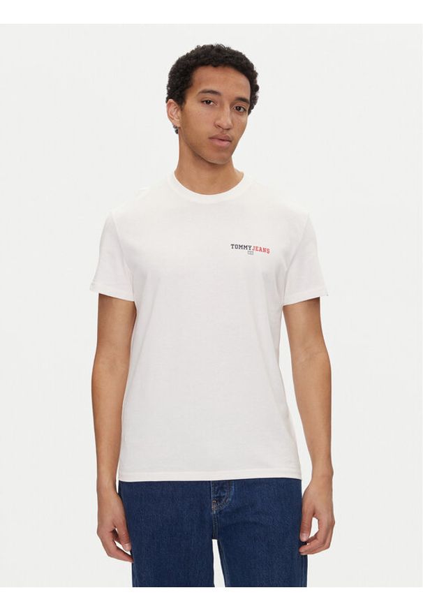 Tommy Jeans T-Shirt Dna Graphic DM0DM20815 Biały Regular Fit. Kolor: biały. Materiał: bawełna