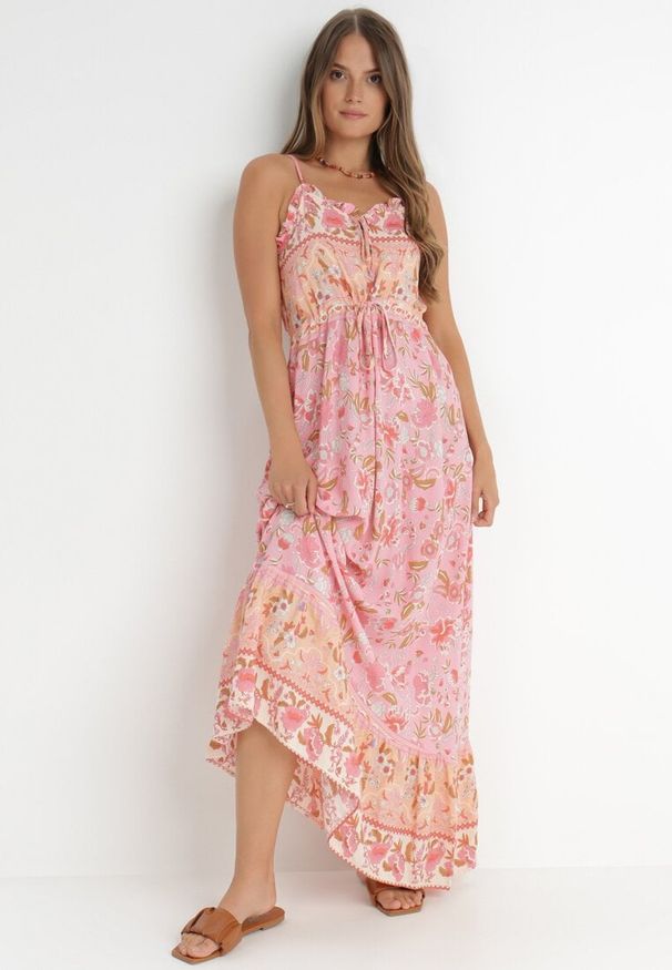 Born2be - Różowa Sukienka z Wiskozy Anastosyne. Kolor: różowy. Materiał: wiskoza. Długość rękawa: na ramiączkach. Wzór: aplikacja. Sezon: lato. Długość: maxi