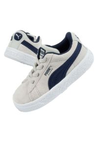 Buty sportowe Puma Suede Jr 369684 02 granatowe szare. Okazja: na spacer. Kolor: wielokolorowy, niebieski, szary. Materiał: skóra, zamsz, materiał. Szerokość cholewki: normalna. Model: Puma Suede. Sport: turystyka piesza