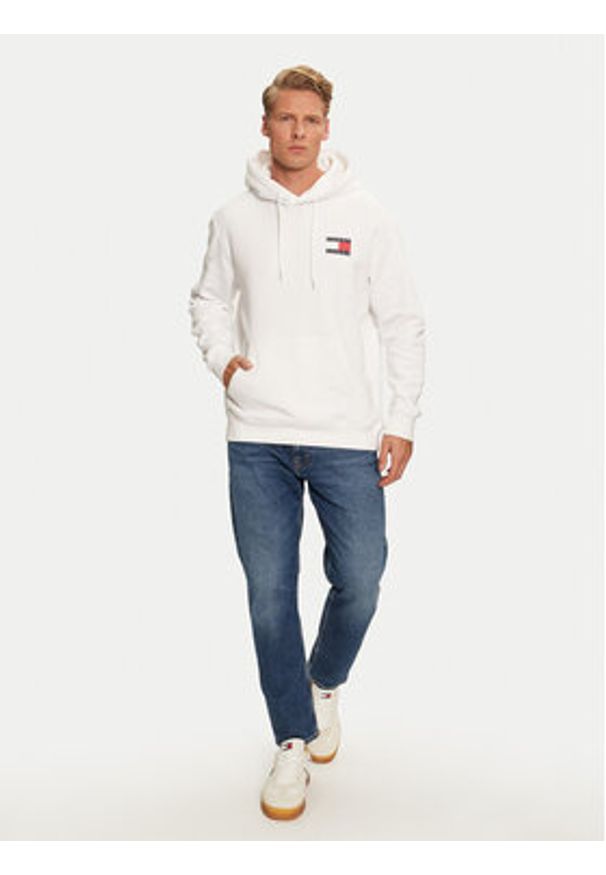 Tommy Jeans Bluza Essential DM0DM20738 Biały Regular Fit. Kolor: biały. Materiał: bawełna