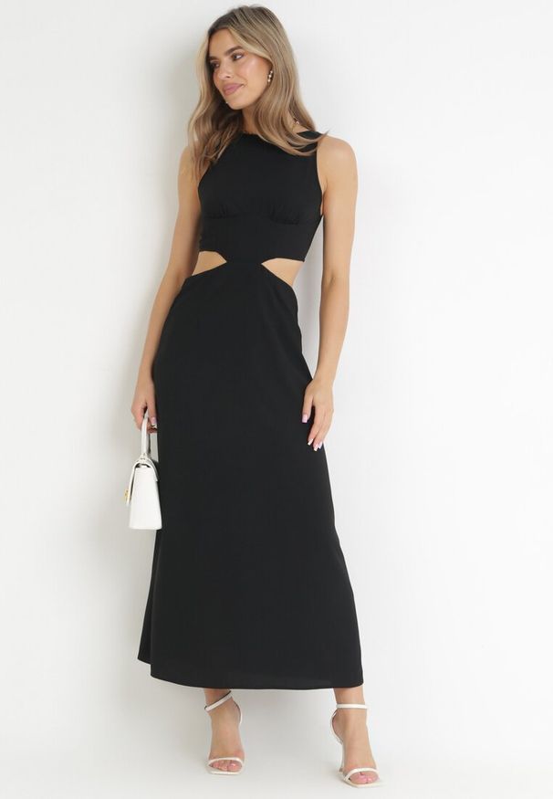 Born2be - Czarna Trapezowa Sukienka Maxi z Wycięciami Amandika. Kolor: czarny. Typ sukienki: trapezowe. Długość: maxi