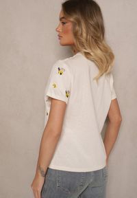 Renee - Beżowy Bawełniany T-shirt z Ozdobnym Haftem Falvivi. Okazja: na co dzień. Kolor: beżowy. Materiał: bawełna. Wzór: haft. Styl: klasyczny, casual, elegancki