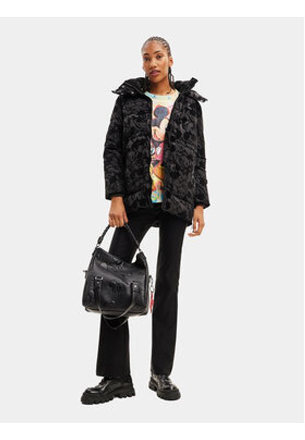 Desigual Kurtka puchowa 23WWEWB2 Czarny Regular Fit. Kolor: czarny. Materiał: syntetyk, puch