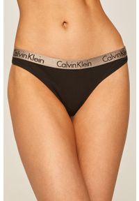 Calvin Klein Underwear - Stringi. Kolor: czarny. Materiał: bawełna, dzianina, elastan. Wzór: nadruk #1