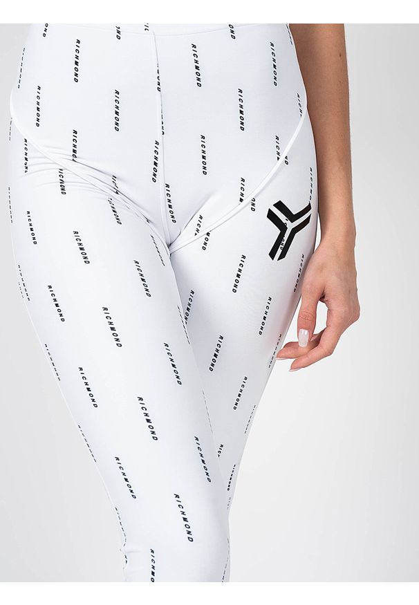 John Richmond - Richmond Sport Legginsy | UWA22011LE | Kobieta | Biały. Stan: podwyższony. Kolor: biały. Materiał: elastan, poliester. Wzór: nadruk, aplikacja. Styl: sportowy