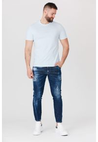 Guess - GUESS Błękitny t-shirt męski z aplikacją z logo. Kolor: niebieski. Wzór: aplikacja