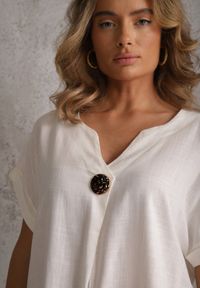 Renee - Biała Bluzka z Lnem i Wiskozą o Nietoperzowym Kroju z Krótkim Rękawem Herira. Okazja: na co dzień. Typ kołnierza: dekolt w serek. Kolor: biały. Długość: krótkie. Wzór: aplikacja. Materiał: wiskoza, len. Długość rękawa: krótki rękaw. Sezon: lato. Styl: elegancki, casual #5