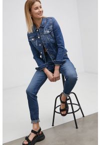 Tommy Jeans Kurtka jeansowa damska przejściowa. Okazja: na co dzień. Kolor: niebieski. Styl: casual
