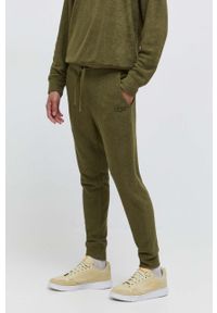 Ugg - UGG spodnie dresowe kolor zielony gładkie. Kolor: zielony. Materiał: dresówka. Wzór: gładki #1