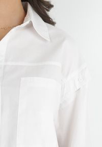 Born2be - Biała Koszula z Kieszenią i Odpinanymi Rękawami Jourdan. Typ kołnierza: kołnierzyk klasyczny. Kolor: biały. Materiał: bawełna, tkanina. Długość: długie. Wzór: gładki. Styl: klasyczny #4