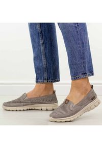 Fango ażurowe skórzane półbuty damskie Jezzi 9802. Okazja: na spacer, na co dzień. Kolor: brązowy. Materiał: zamsz, skóra. Szerokość cholewki: normalna. Wzór: ażurowy. Sezon: wiosna, lato. Styl: casual, elegancki, klasyczny #1