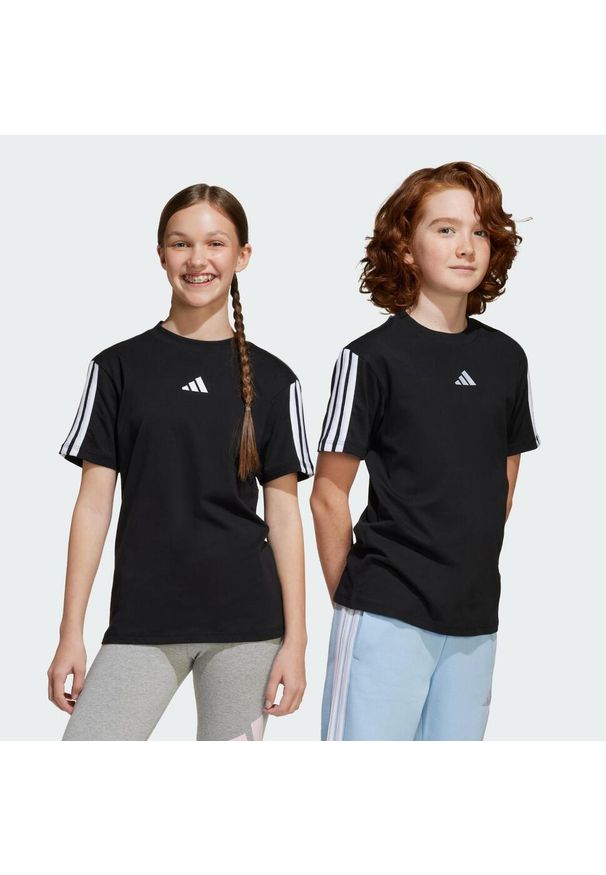 Adidas - Koszulka Essentials Kids. Kolor: biały, czarny, wielokolorowy. Materiał: bawełna. Sport: joga i pilates