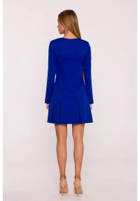 MOE - Elegancka krótka sukienka trapezowa z kontrafałdami chabrowa. Kolor: niebieski, brązowy. Długość rękawa: długi rękaw. Typ sukienki: trapezowe. Styl: elegancki. Długość: mini #5