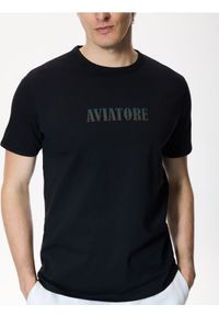 Reserved - T-shirt slim z nadrukiem - czarny. Kolor: czarny. Materiał: bawełna, dzianina. Wzór: nadruk #1