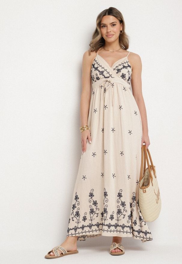 Born2be - Jasnobeżowa Sukienka z Wiskozy Ozdobiona Haftami Lunireia. Okazja: na co dzień. Typ kołnierza: dekolt w kształcie V. Kolor: beżowy. Materiał: wiskoza. Długość rękawa: na ramiączkach. Wzór: haft, aplikacja. Typ sukienki: proste. Styl: casual